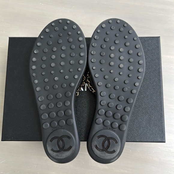Women’s CHANEL Black Lambskin Gold Chain Flip Flop Sandals 38 - Picture 5 of 7
